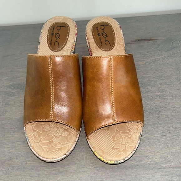 b.o.c.: Brown Leather Wedges: Size 8 - Picture 2 of 6